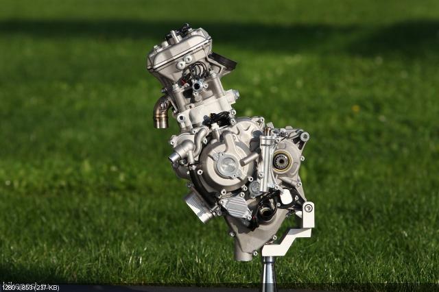 Компания KTM представила новый двигатель и прототип Moto3