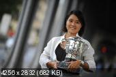 На Ли - poses with her Roland Garros Trophy at Pont de Bir Hakeim in Paris, France - June 4, 2011 (12xHQ) 094ac2a761b150db93c62031dc8ea55f